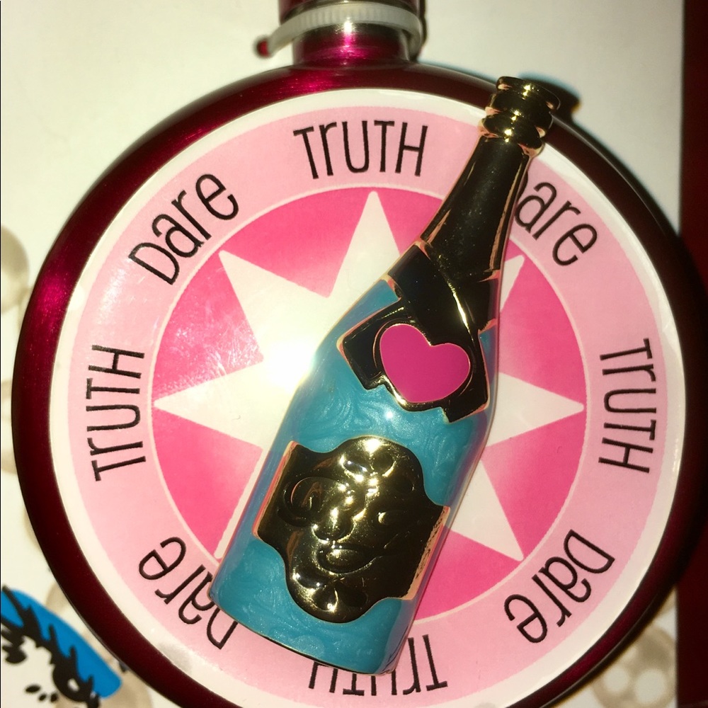BETSEY JOHNSON TRUTH OR DARE FLASK W/GIFT BAG - Picture 3 of 6